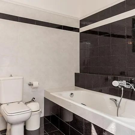 Fagias Luxury Apartment, By Zantewize *